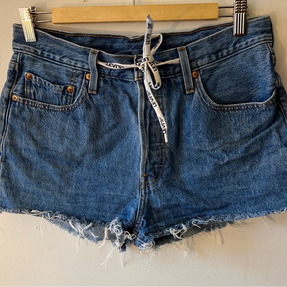 Levi’s 501 Button Fly Drawstring Jean Shorts 29